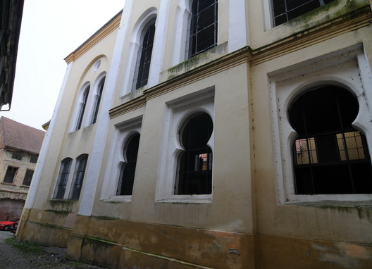 OBNOVA A REKONSTRUKCE SYNAGOGY A RABÍNSTVÍ V ŽATCI